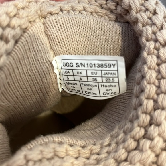 Darrah Uggs - Picture 4 of 4